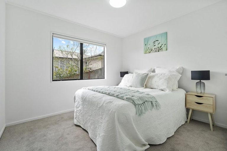 Photo of property in 2/38 Waverley Avenue, Glenfield, Auckland, 0629