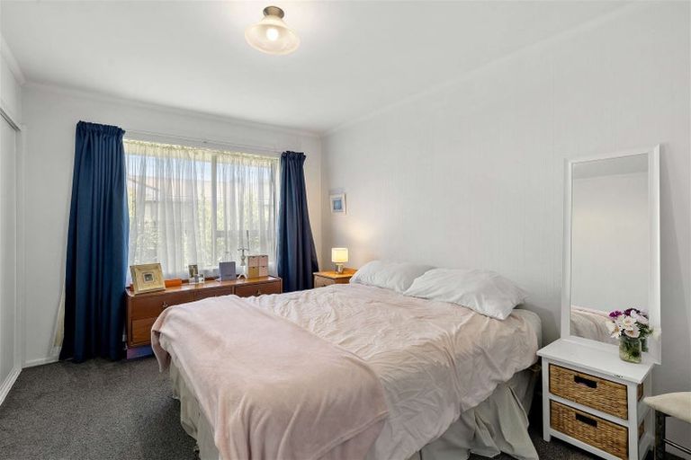 Photo of property in 320 Memorial Avenue, Burnside, Christchurch, 8053