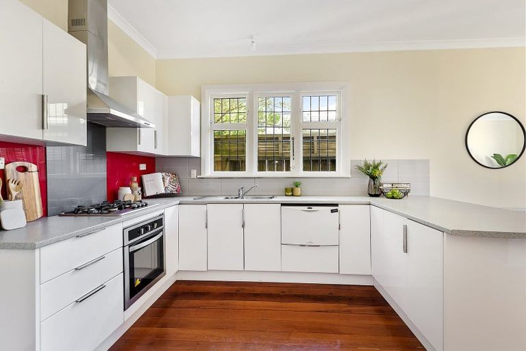 Photo of property in 11 Rimu Road, Kelburn, Wellington, 6012