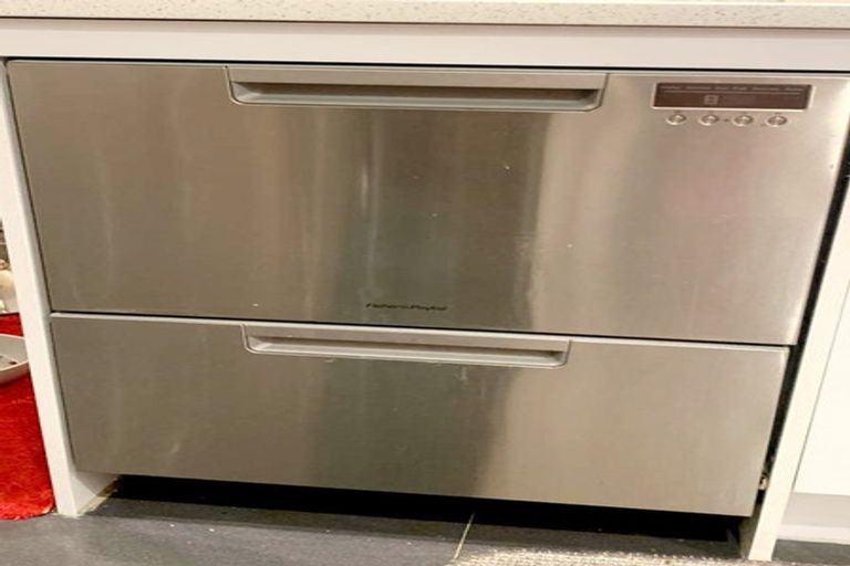 Photo of property in 37 Newington Road, Henderson, Auckland, 0612