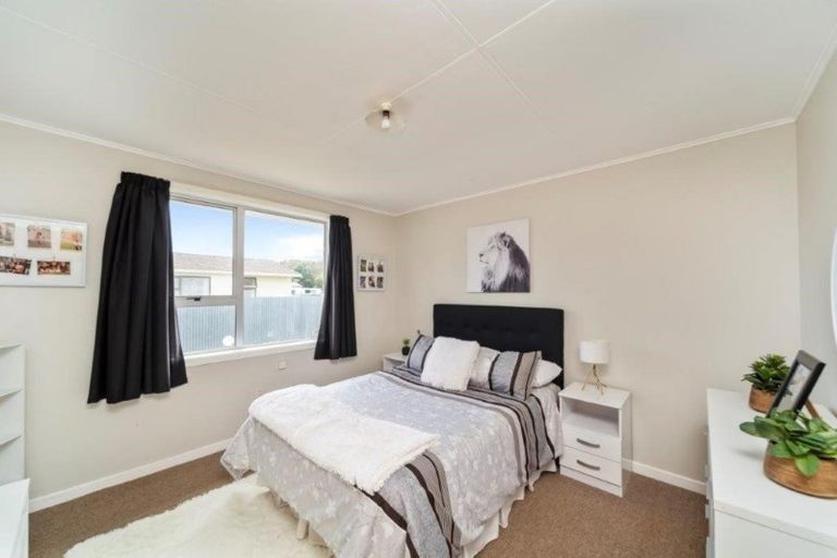 Photo of property in 28 Kamahi Avenue, Hawera, 4610