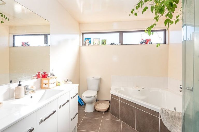 Photo of property in 27 Wadeley Road, Ilam, Christchurch, 8041