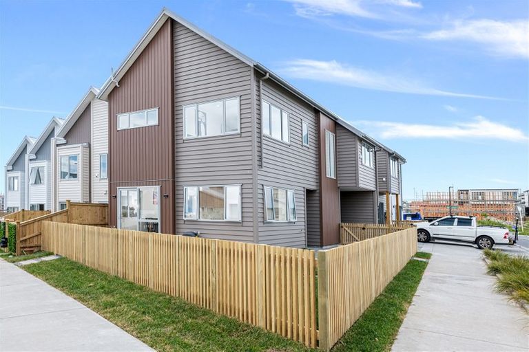 Photo of property in 2 Hea Road, Hobsonville, Auckland, 0616