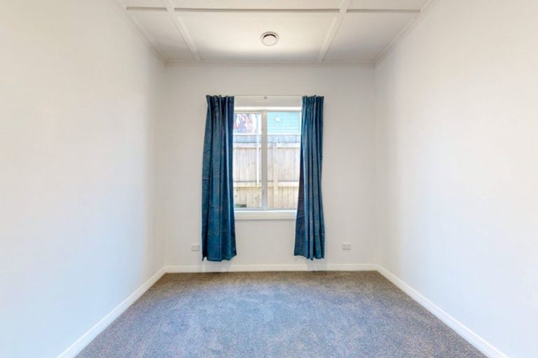 Photo of property in 69 Ranui Crescent, Khandallah, Wellington, 6035