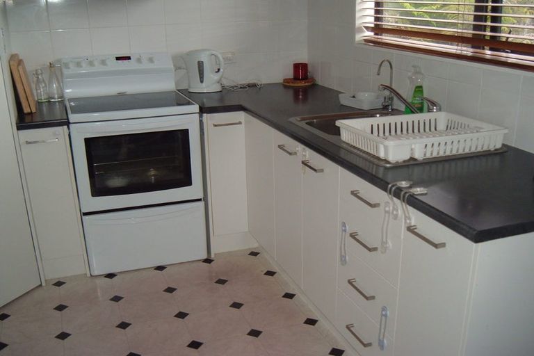 Photo of property in 4 Peachgrove Road, Te Atatu Peninsula, Auckland, 0610