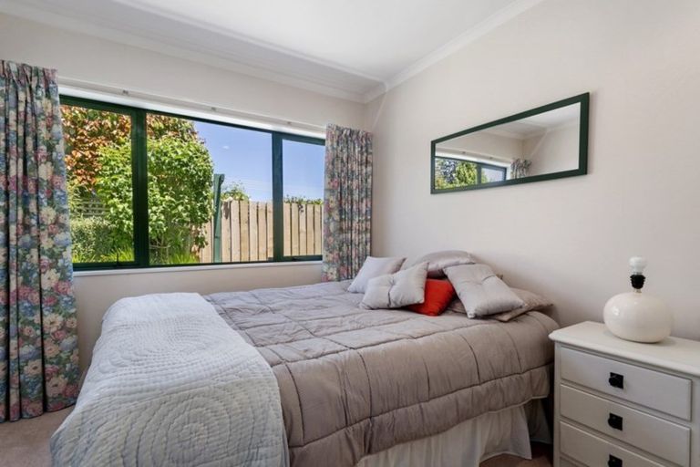Photo of property in 30 Fairview Terrace, Waipahihi, Taupo, 3330