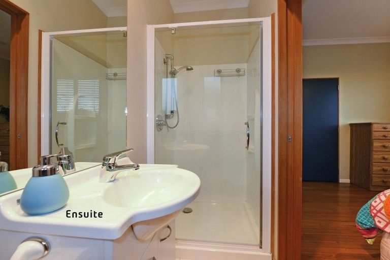 Photo of property in 54 Athlone Crescent, Avalon, Lower Hutt, 5011