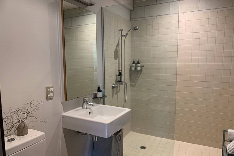 Photo of property in 15 Hungerford Road, Lyall Bay, Wellington, 6022