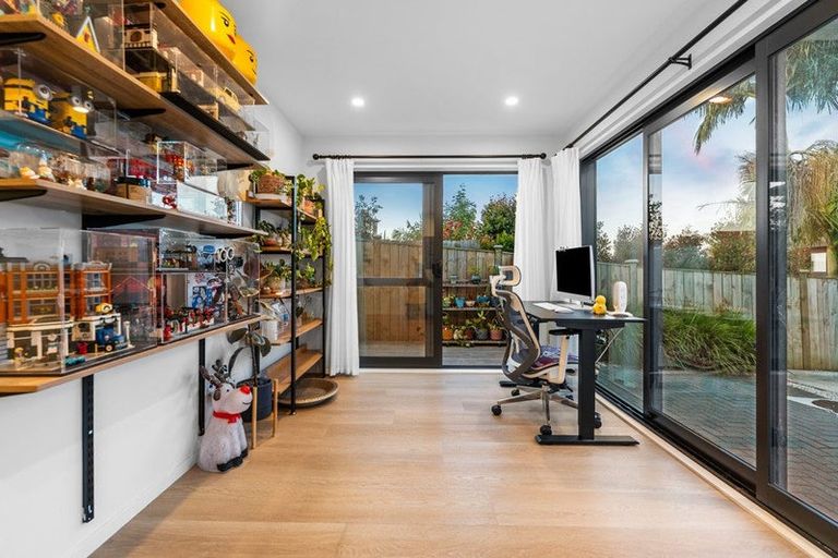 Photo of property in 152b Luckens Road, West Harbour, Auckland, 0618