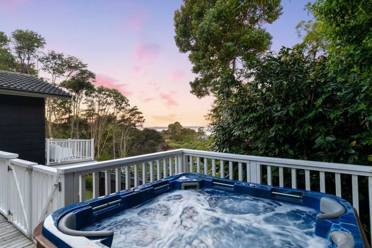 Photo of property in 754 South Titirangi Road, Titirangi, Auckland, 0604