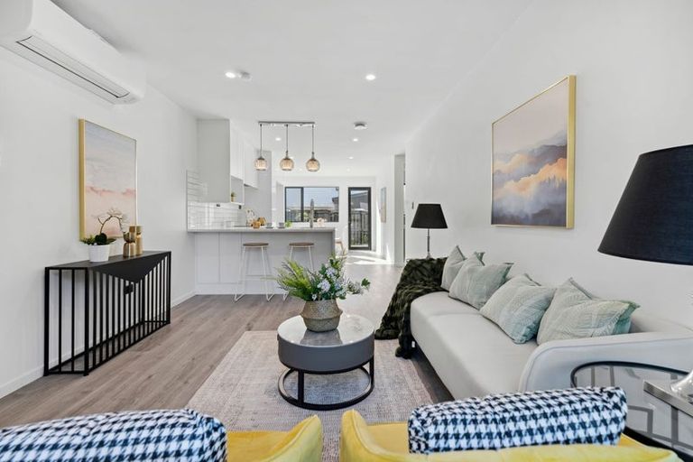 Photo of property in 2/12 William Street, Mangere East, Auckland, 2024
