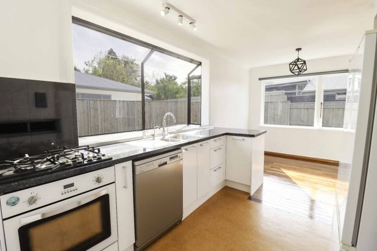Photo of property in 5 Woodstock Place, Hokowhitu, Palmerston North, 4410