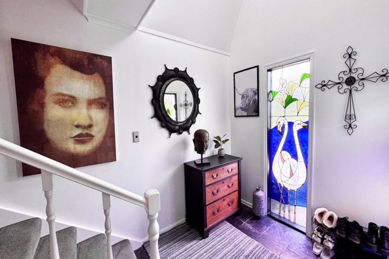 Photo of property in 131 Chelsea View Drive, Chatswood, Auckland, 0626