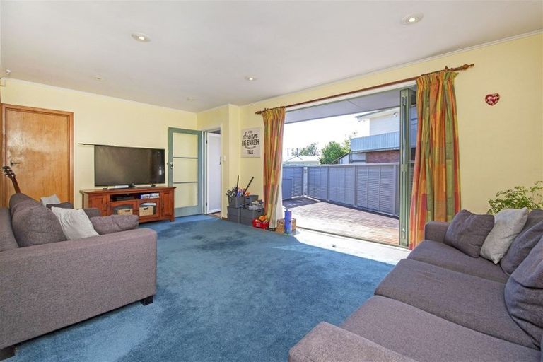 Photo of property in 85 Gloria Avenue, Te Atatu Peninsula, Auckland, 0610