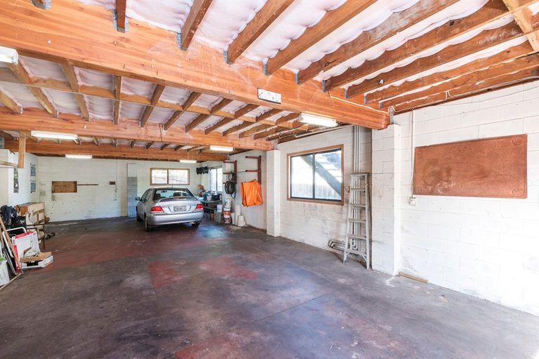 Photo of property in 40 Pokapu Street, Titirangi, Auckland, 0600