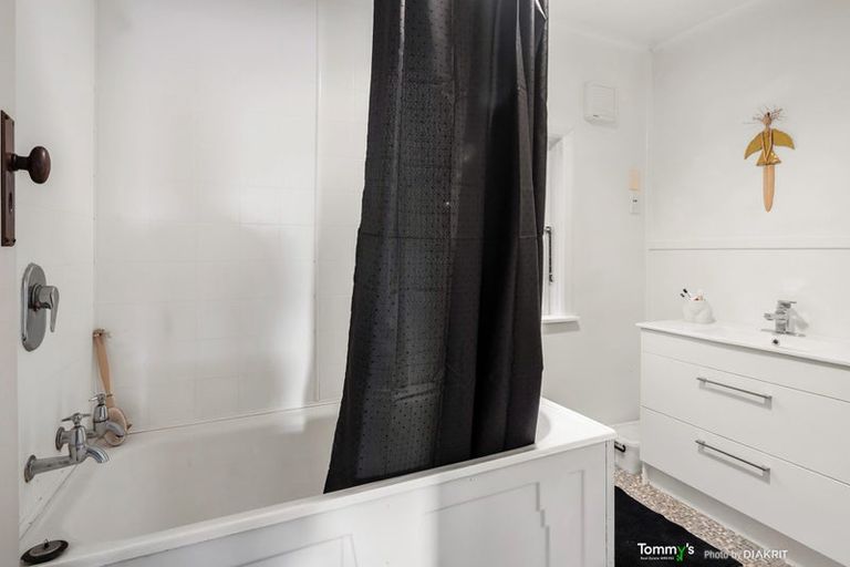 Photo of property in 60 Allington Road, Karori, Wellington, 6012