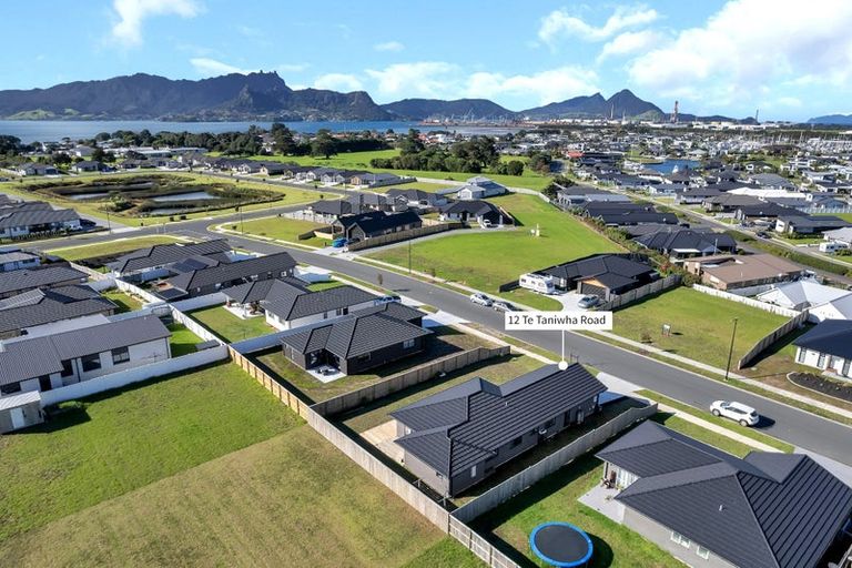 Photo of property in 12 Te Taniwha Road, One Tree Point, 0118