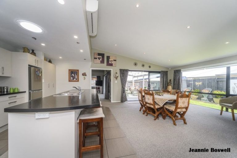 Photo of property in 5 Levi Place, Kelvin Grove, Palmerston North, 4414