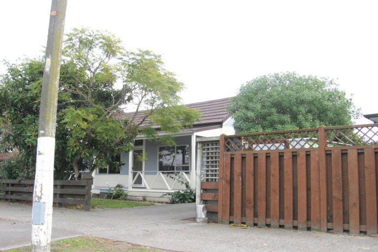 Photo of property in 2 Avondale Road, Taradale, Napier, 4112