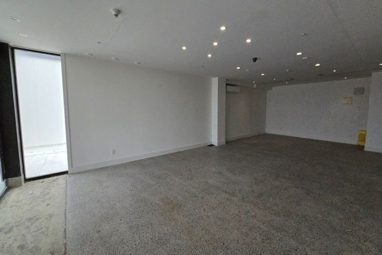 Photo of property in 2a/2 Marine Parade, Mount Maunganui, 3116