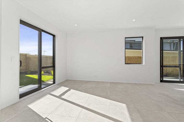 Photo of property in 106 Symes Drive, Red Beach, 0932