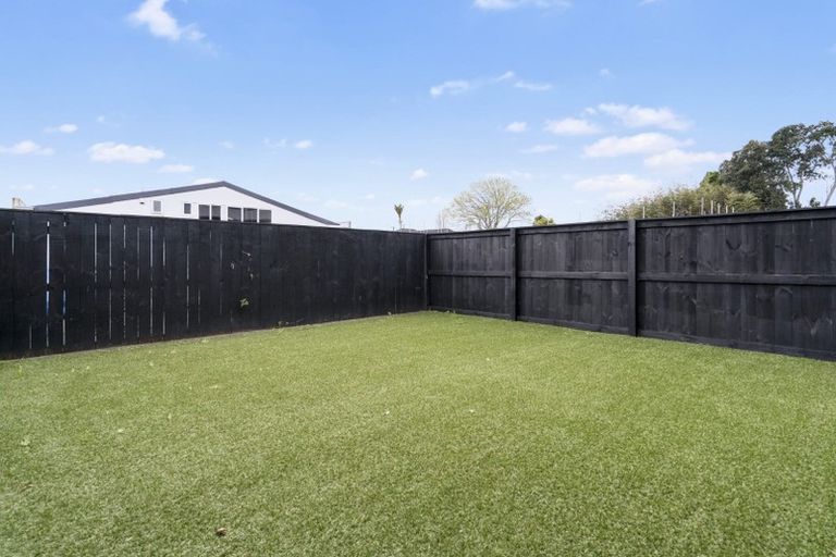 Photo of property in 2d/4045 Great North Road, Glen Eden, Auckland, 0602