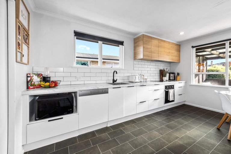 Photo of property in 12 Rosanna Place, Aranui, Christchurch, 8061