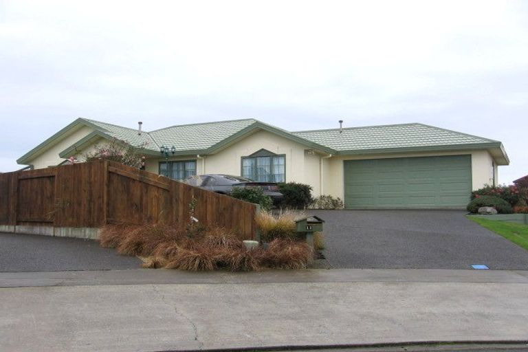 Photo of property in 11 Logan Views, Kelvin Grove, Palmerston North, 4414