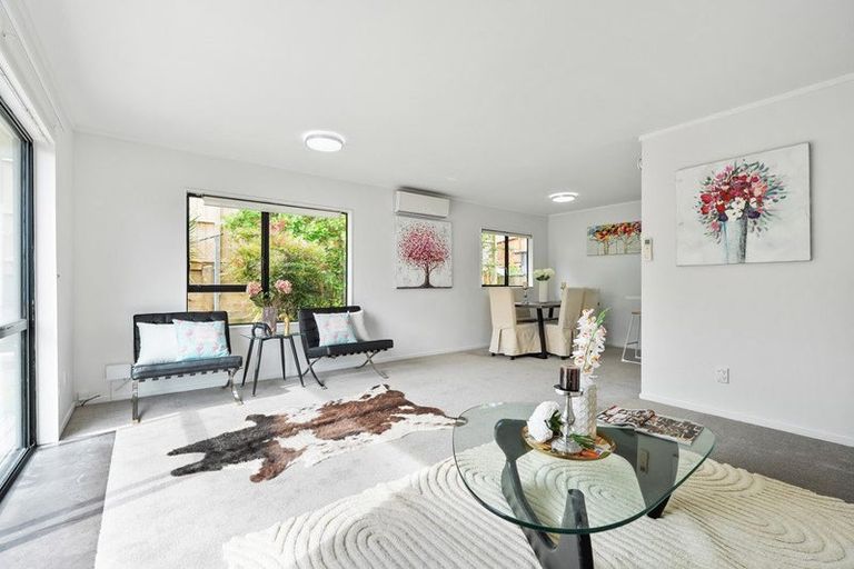 Photo of property in 2/38 Waverley Avenue, Glenfield, Auckland, 0629