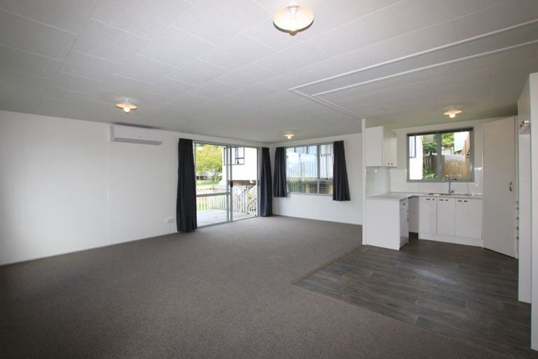 Photo of property in 17 Maywood Crescent, Glen Eden, Auckland, 0602