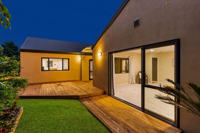 Photo of property in 17 Piriti Drive, Te Atatu Peninsula, Auckland, 0610