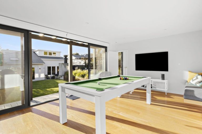 Photo of property in 17 West Road, Northland, Wellington, 6012