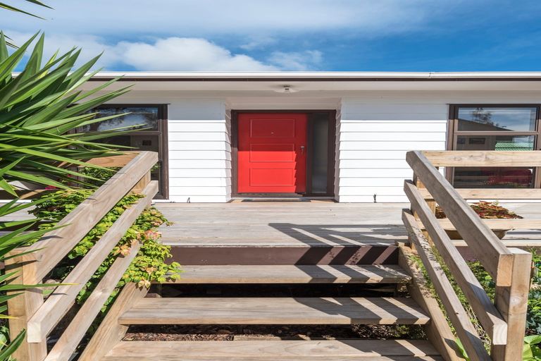 Photo of property in 40 Pokapu Street, Titirangi, Auckland, 0600