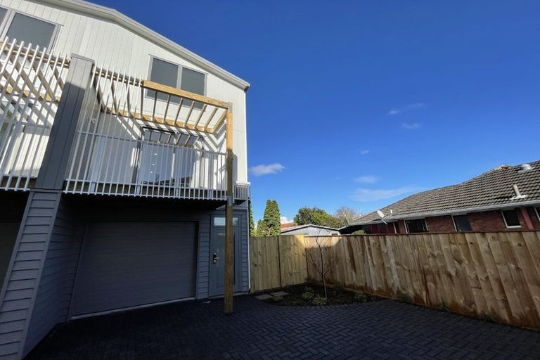 Photo of property in 8/2 Moor Avenue, Te Atatu Peninsula, Auckland, 0610