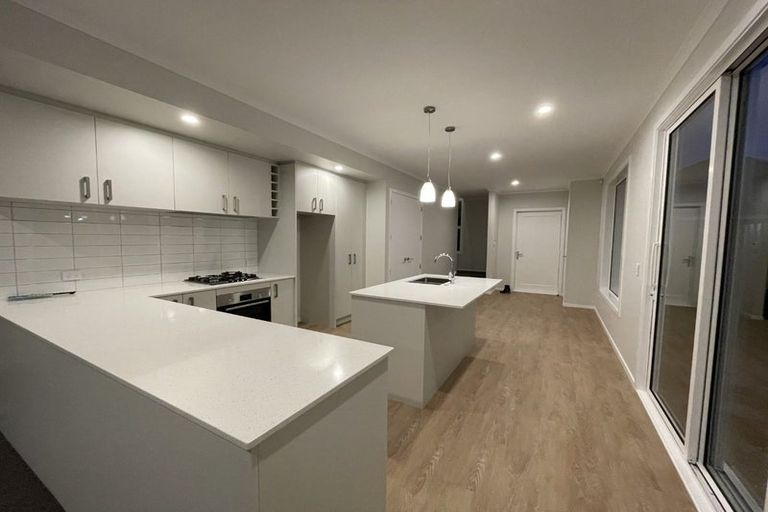 Photo of property in 16 Koreke Close, Kenepuru, Porirua, 5022