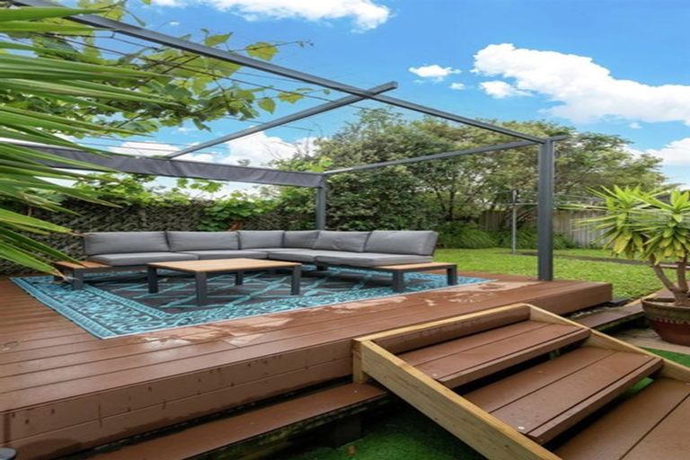Photo of property in 24 Frank Bunce Grove, Flat Bush, Auckland, 2019