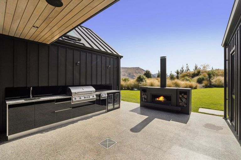 Photo of property in 3 Chimney Lane, Jacks Point, Queenstown, 9371