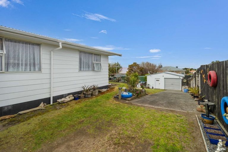 Photo of property in 31 Cross Street, Castlecliff, Whanganui, 4501