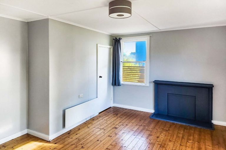 Photo of property in 9 Taupiri Crescent, Titahi Bay, Porirua, 5022