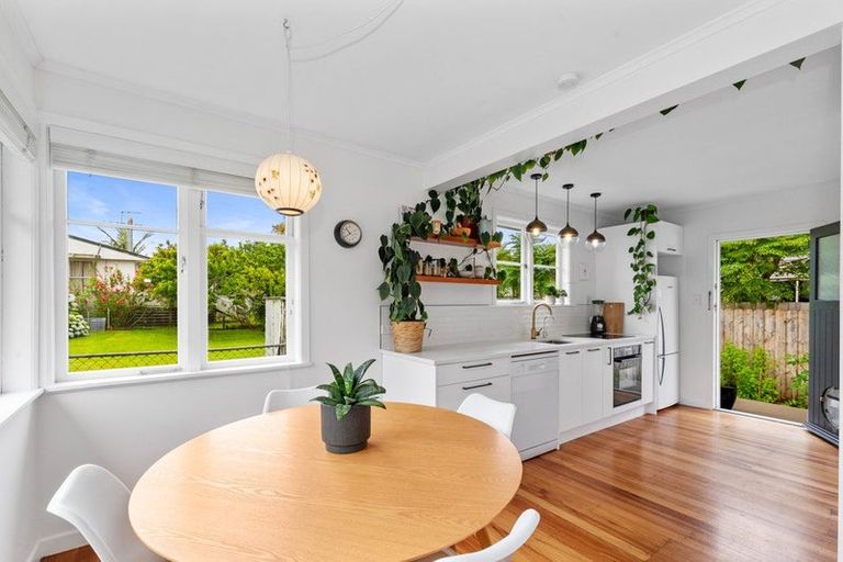Photo of property in 86 Taikata Road, Te Atatu Peninsula, Auckland, 0610