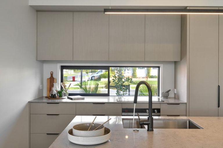 Photo of property in 38 Vinistra Road, Kumeu, 0810