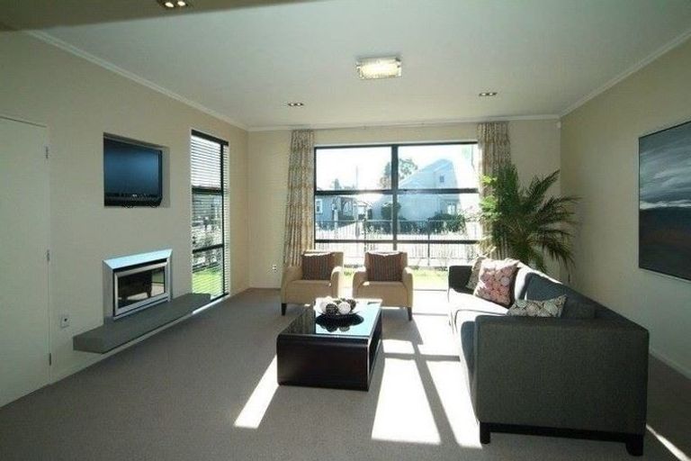 Photo of property in 21 Paeroa Street, Riccarton, Christchurch, 8041