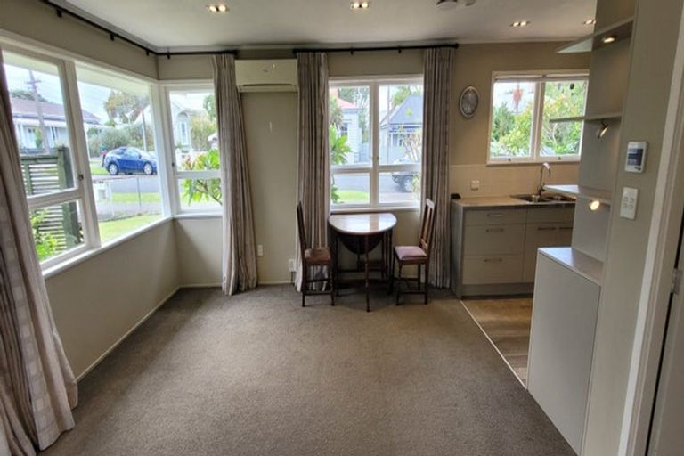 Photo of property in 1/179 Victoria Road, Devonport, Auckland, 0624