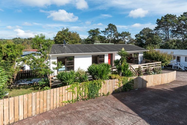 Photo of property in 40 Pokapu Street, Titirangi, Auckland, 0600