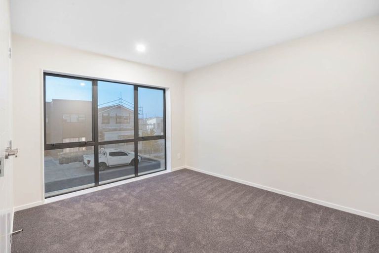 Photo of property in 18 Skua Road, Hobsonville, Auckland, 0616