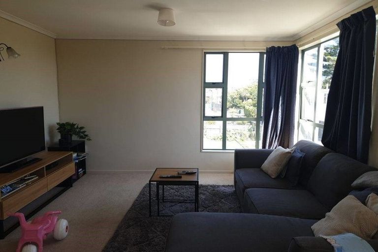 Photo of property in 2 Park Avenue, Titahi Bay, Porirua, 5022