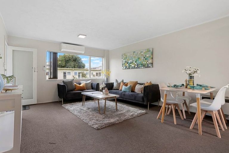 Photo of property in 11/5 Keeling Road, Henderson, Auckland, 0612