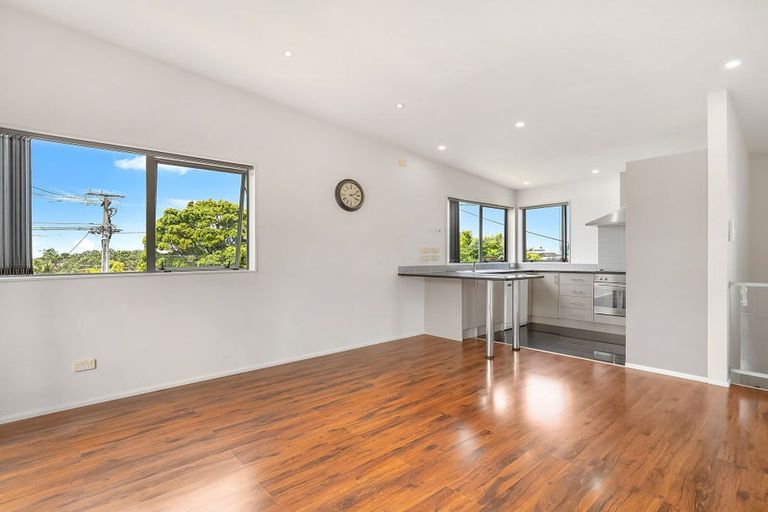 Photo of property in 1/18 Forrest Hill Road, Forrest Hill, Auckland, 0620