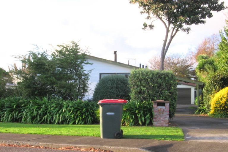Photo of property in 21 Oriwa Street, Waikanae, 5036