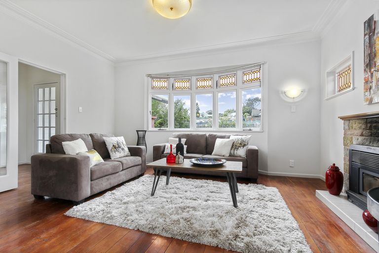 Photo of property in 9 Hutchinson Avenue, New Lynn, Auckland, 0600